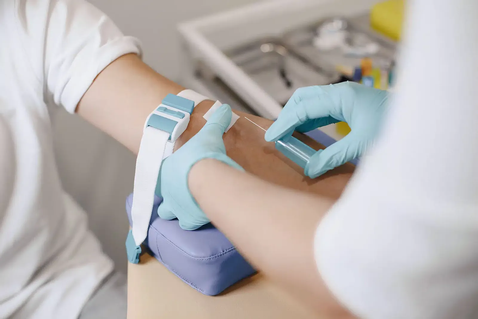 Bloedafname bij de medische test