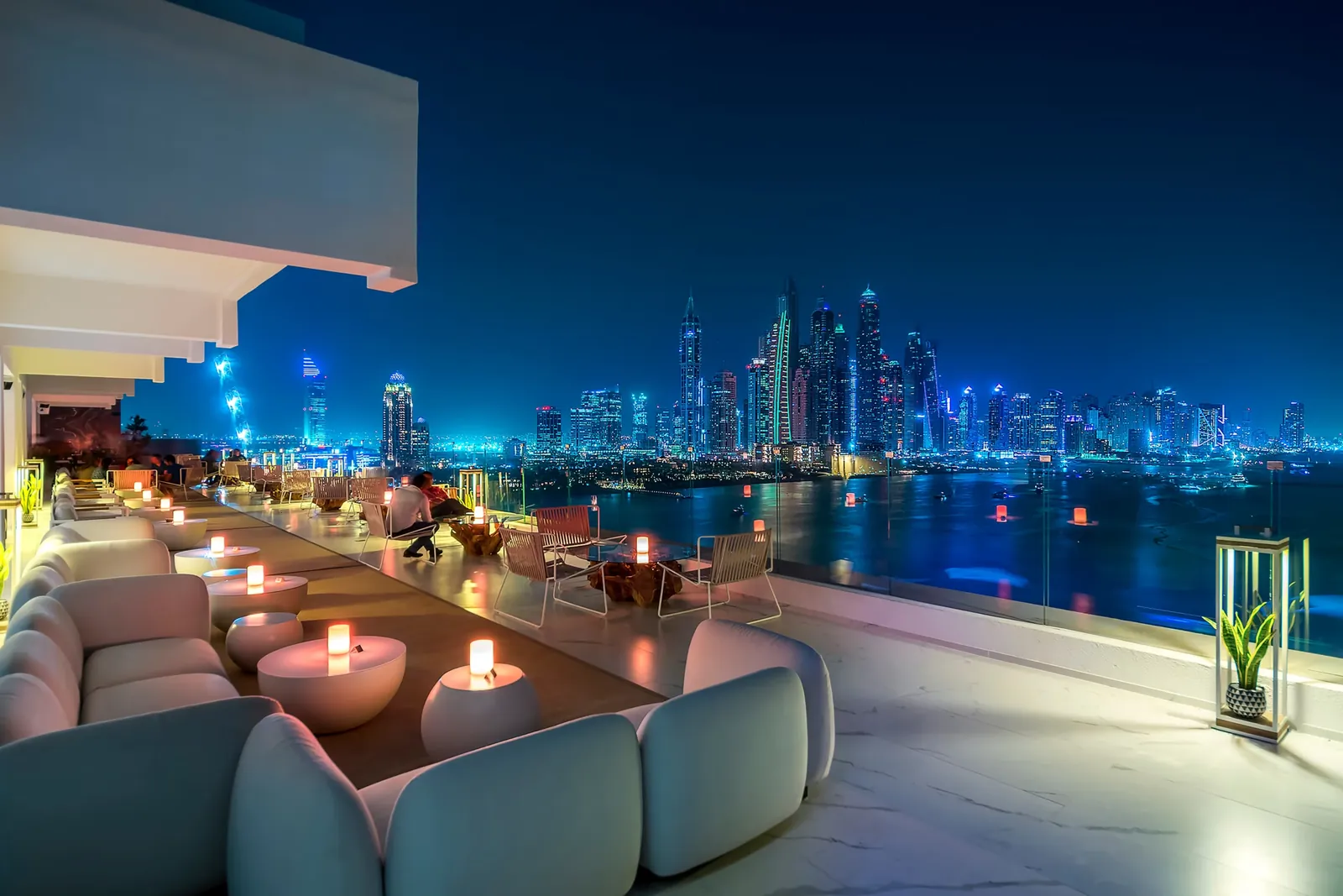 Avonduitzicht over Dubai